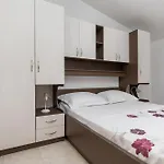 Apartment With Parking Space - 22017 Makarska