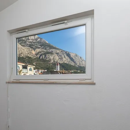 Apartment With Parking Space - 22017 *