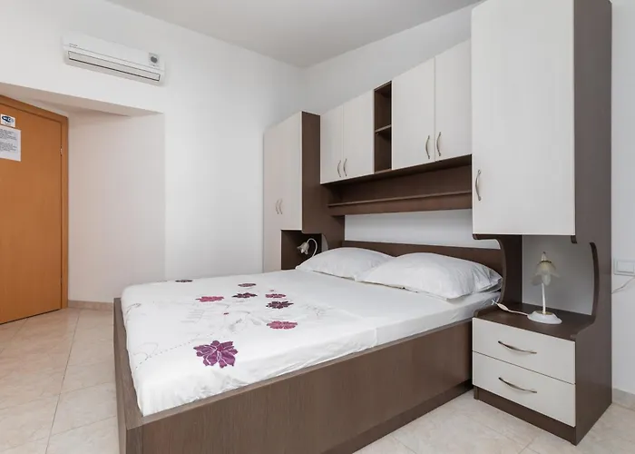 Apartment With Parking Space - 22017 *