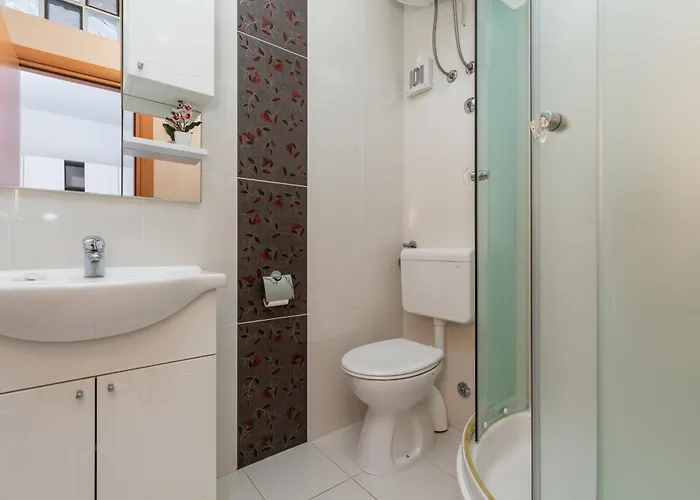 Apartment With Parking Space - 22017 Makarska