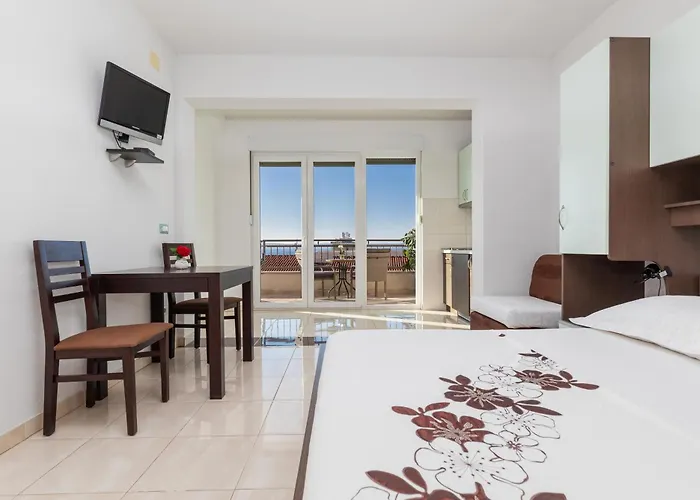 Apartment With Parking Space - 22017 Makarska