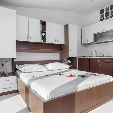 Apartman With Parking Space - 22017 Makarska